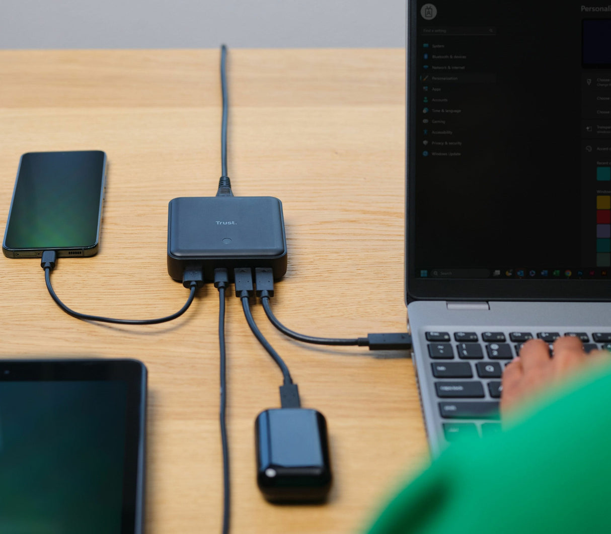 Cargador De Sobremesa Trust 25242 100w 3xusb-C 1xusb-A Pd 3.0