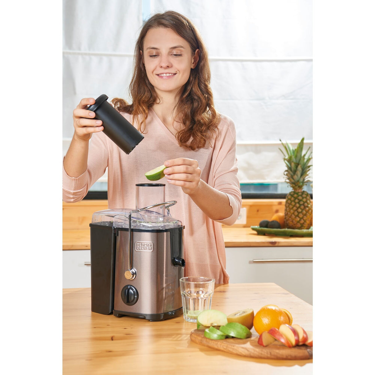 EAN 8432406240025 - Black & Decker BXJE600E exprimidor 600 W Acero inoxidable imagen 5