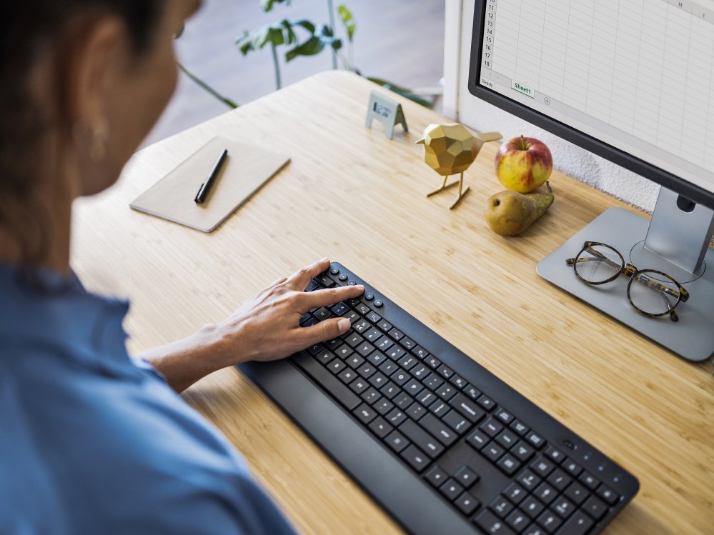Teclado Trust Trezo Inalámbrico Completo Con Ratón Incluido Y Teclas Multimedia
