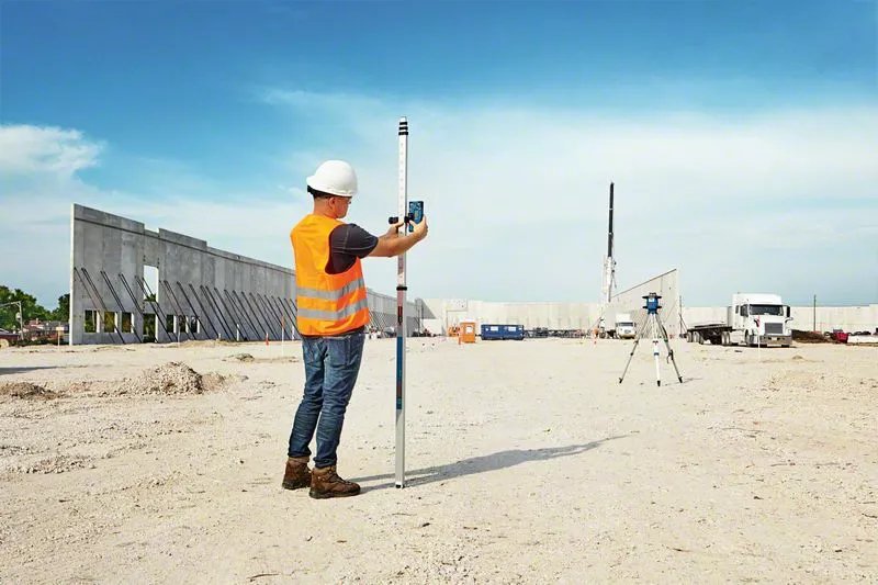 Láser Giratorio Inalámbrico Bosch Professional Grl 600 Chv Professional, 18 Voltios, Con Trípode De Construcción Azul, Batería Procore18v 4,0 Ah, Maletín, Línea Láser Roja 06159940p5
