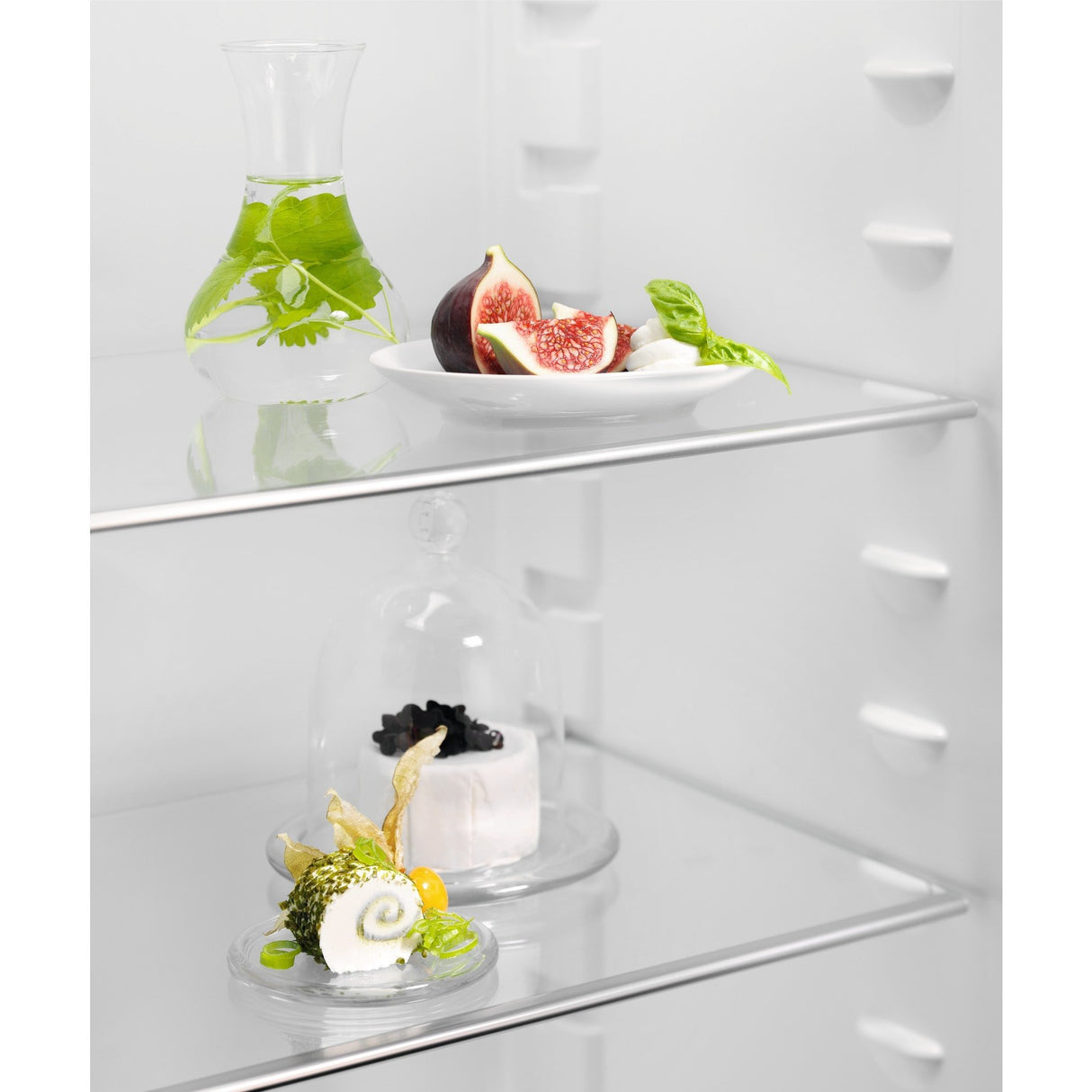 EAN 7332543733088 - Electrolux LRB3AE12S frigorífico Integrado 208 L Blanco imagen 3