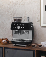 EAN 8017709329846 - Smeg EGF03BLEU cafetera eléctrica Manual Máquina espresso 2,4 L imagen 16