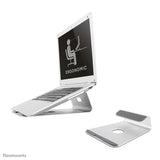 EAN 8717371445744 - Neomounts NSLS025 soporte para ordenador portátil Plata 43,2 cm (17") imagen 1