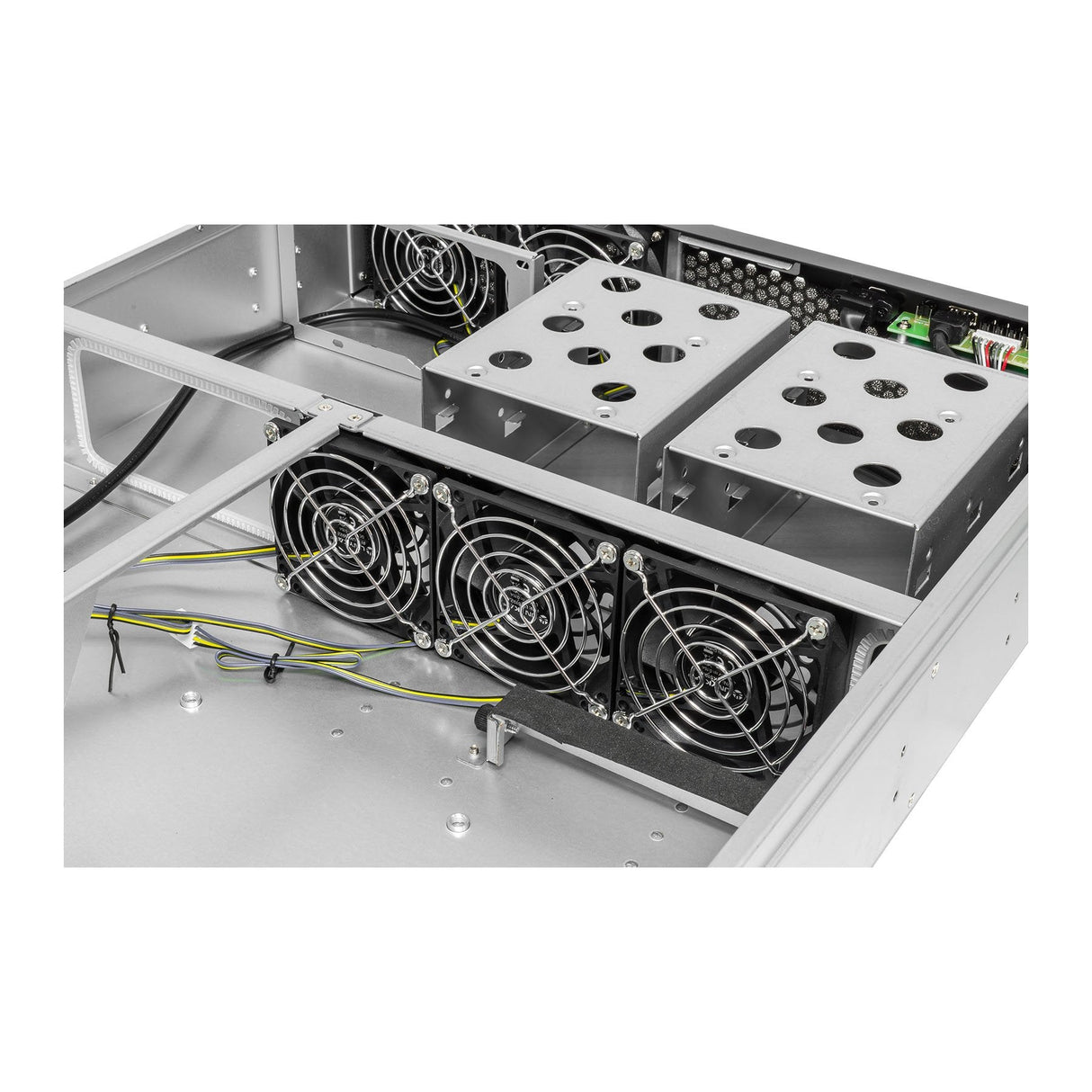Caja Rack 19" Unykach 2u Sin Fuente Negro Plata 8 Bahias Int 1xusb2.0 1xusb3.0 1xusb-C