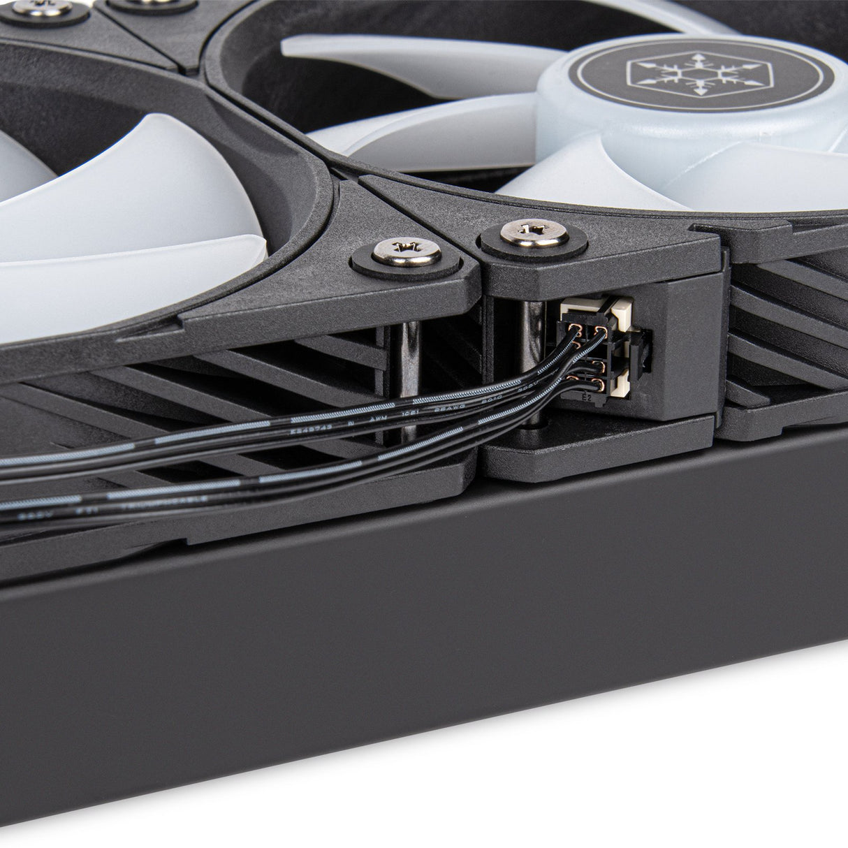 EAN 4710679817699 - Silverstone NovaPeak 240 ARGB Procesador Kit de refrigeración líquida 12 cm Negro 1 pieza(s) imagen 7