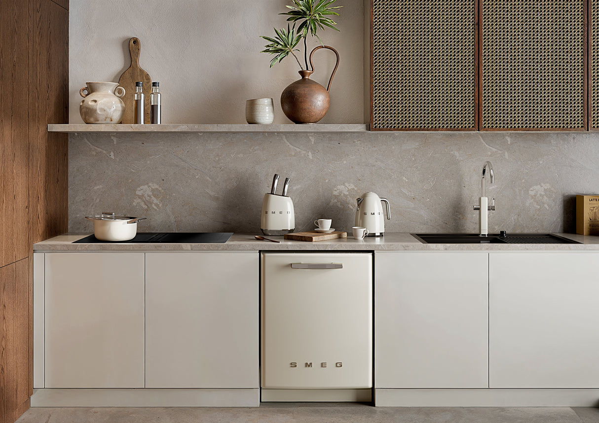 EAN 8017709227852 - Smeg KLF03CREU tetera eléctrica 1,7 L 2400 W Crema de color imagen 19