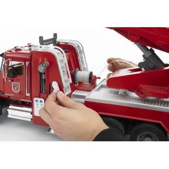 Bruder Camion Bomberos Mack Con Escalera Y Deposito De Agua 02821