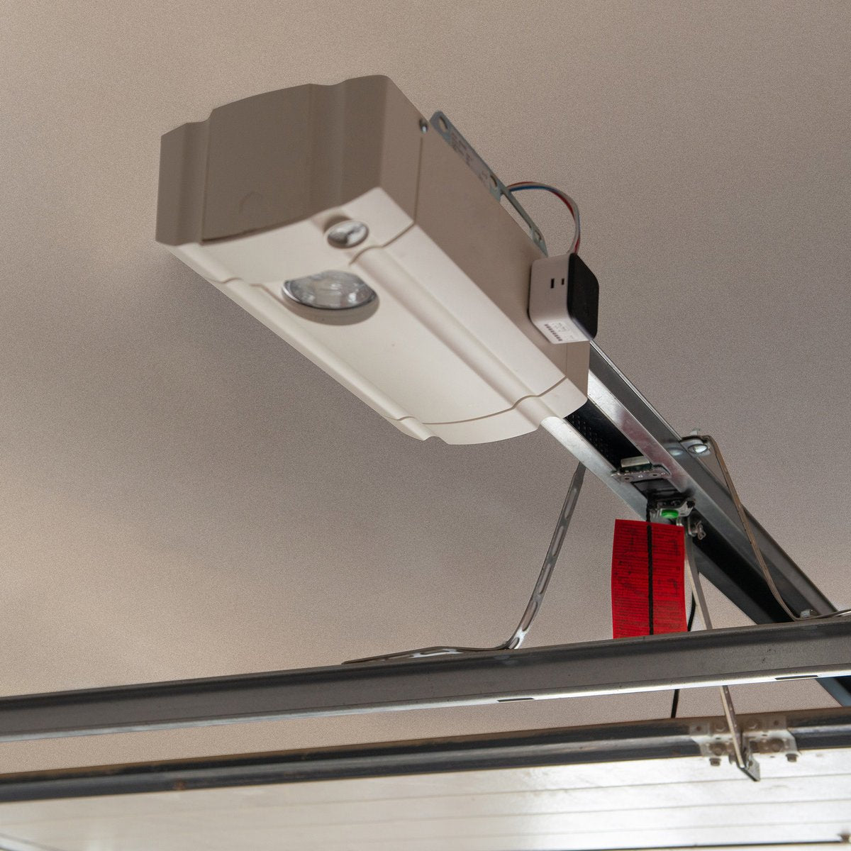 EAN 5052847114568 - Yale 05/102330/BW accesorio para motor de puerta de garaje Sensor e imán imagen 5