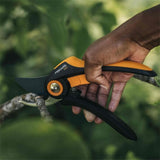 Fiskars Tijeras De Jardín Plus, P521, Cuchillas De Acero Inoxidable, Longitud: 20,1 Cm, Negro/Naranja, 1057167