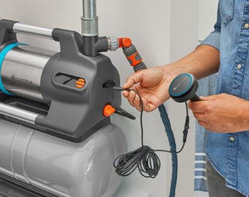 Bomba  Depuradora Doméstica Gardena 5600 Silentcomfort Gris/Acero Inoxidable, 900 Vatios, Bluetooth, Modelo 2023 09067-61
