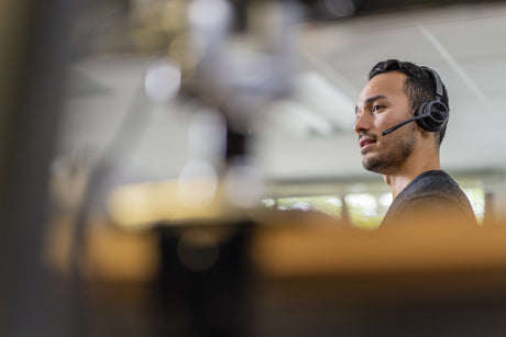 EAN 0197029610089 - Poly Voyager 4310 USB-C Headset +BT700 dongle +Charging Stand Inalámbrico Oficina/Centro de llamadas Blue imagen 5