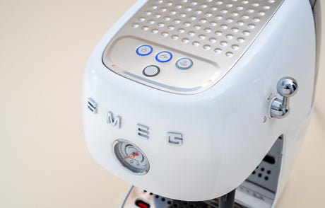 EAN 8017709349424 - Smeg ECF03WHEU cafetera eléctrica Semi-automática Máquina espresso 1,4 L imagen 21
