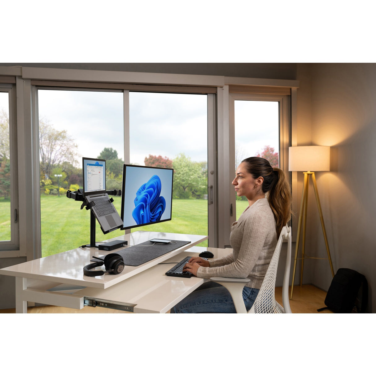EAN 0085896554097 - Kensington K55409WW soporte para monitor 81,3 cm (32") Escritorio Negro imagen 9