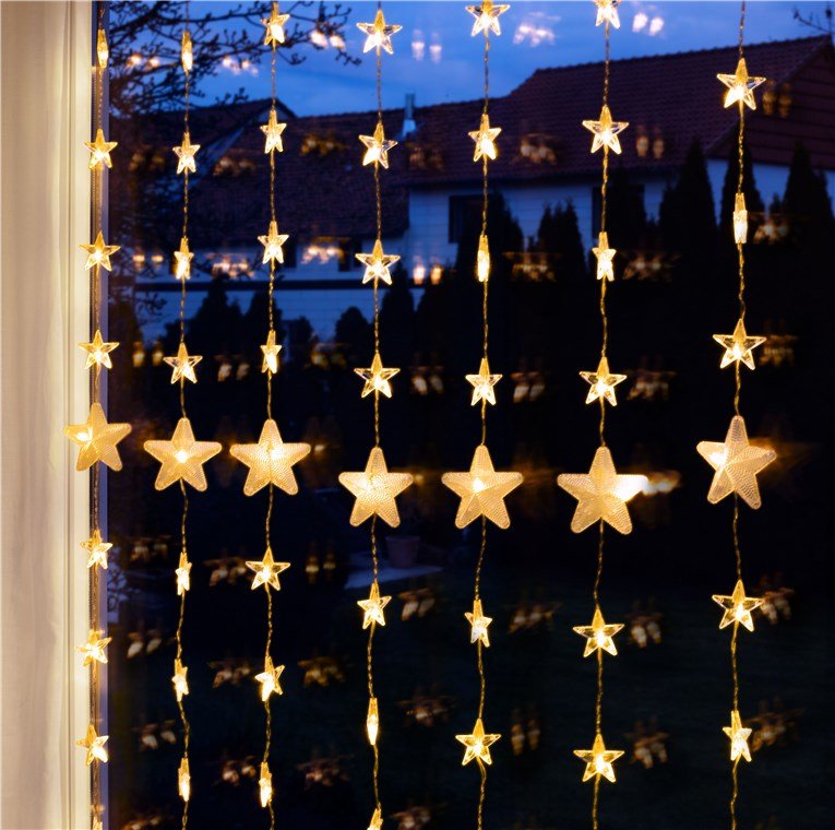 Cortina De Estrellas Con 80 Led
Con Mando A Distancia, Función Temporizador, 8 Modos De Luz, Dimmer Y Transformador Externo De 3