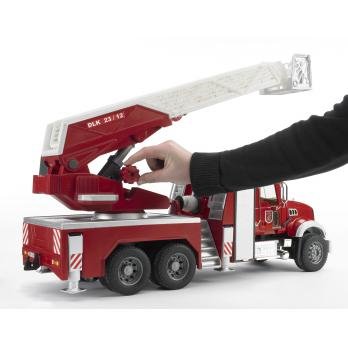 Bruder Camion Bomberos Mack Con Escalera Y Deposito De Agua 02821