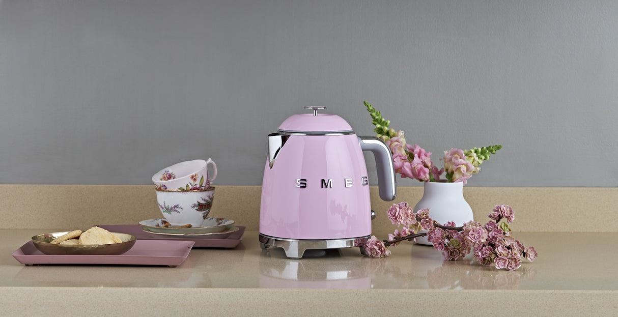 EAN 8017709302214 - Smeg KLF05PKEU tetera eléctrica 0,8 L 1400 W Rosa imagen 14