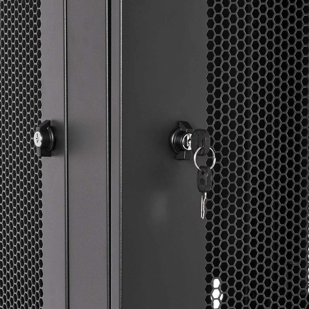 EAN 662919104844 - V7 RMWC12UV450-1E armario rack 12U Bastidor de pared Negro imagen 6