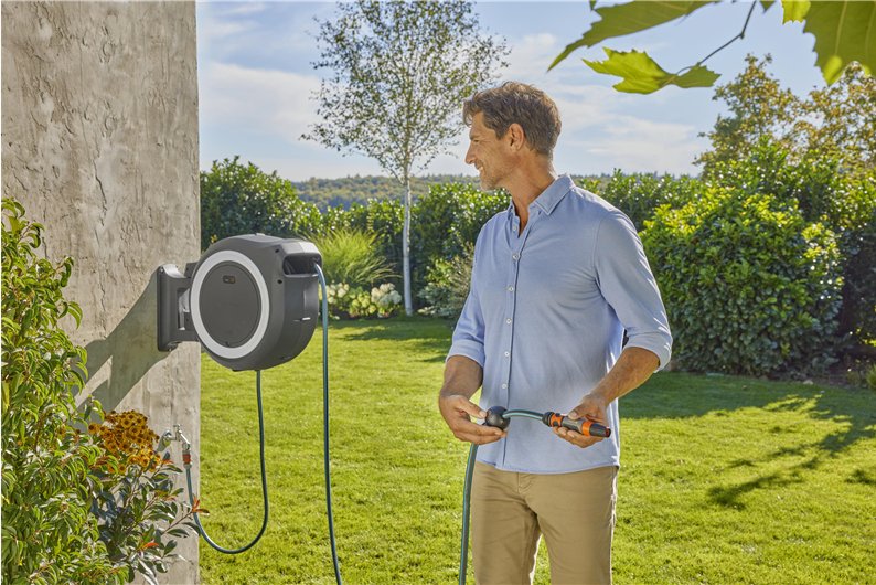 Portamangueras De Pared A Batería Gardena Powerroll Xxl 18v P4a Solo, 40 Metros, Enrollador De Manguera Gris/Blanco, Sin Batería Ni Cargador, Power For All Alliance 18647-55