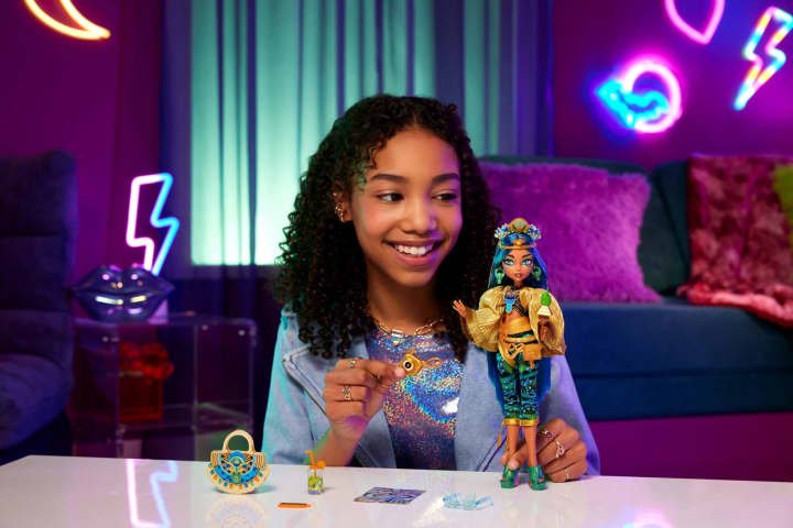 EAN 0194735230372 - Monster High Monster Fest Cleo De Nile imagen 2