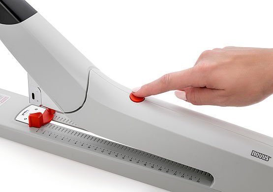 Novus Grapadora De Gruesos B56 Xl Ergonómica Gran Capacidad De Grapado Gris Claro