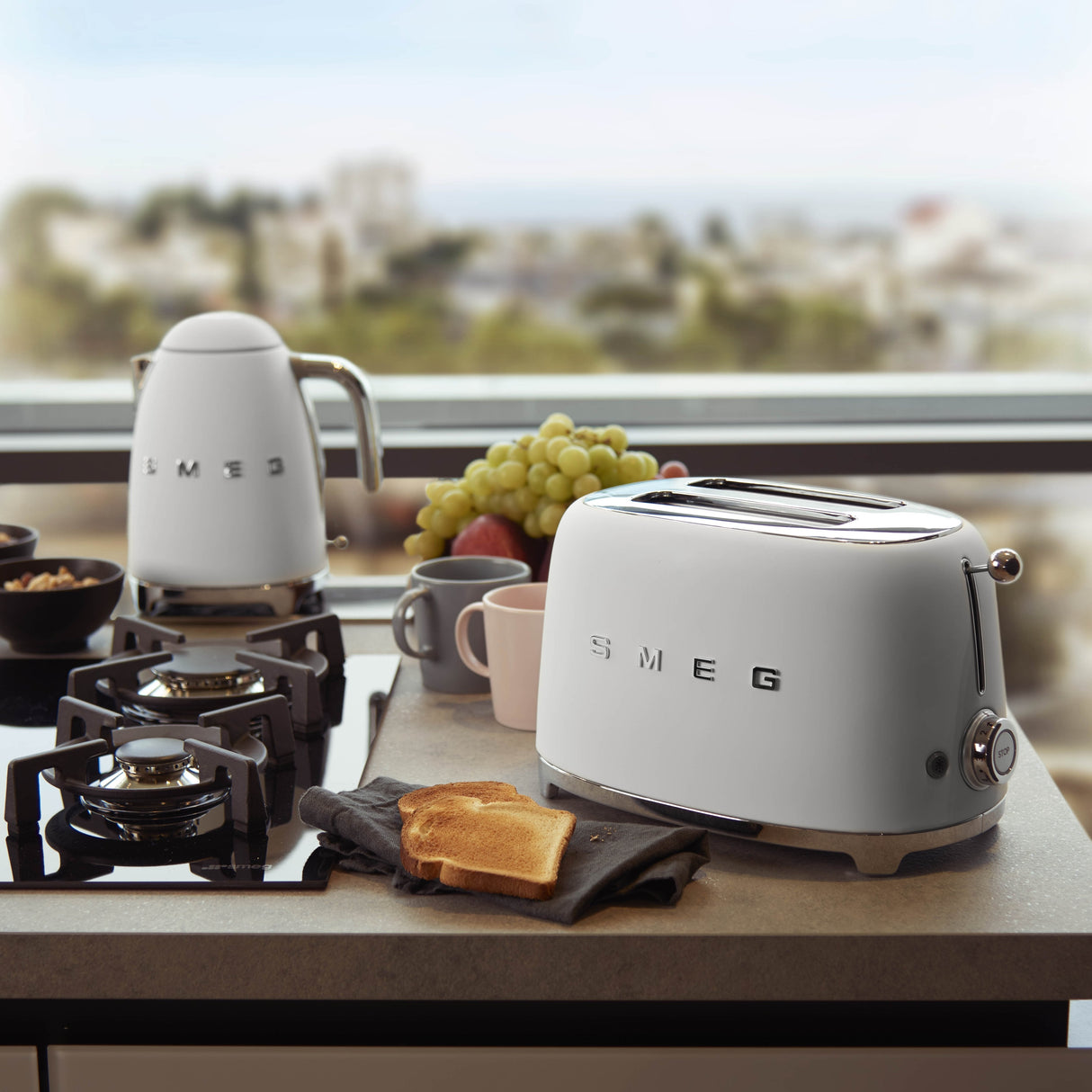 EAN 8017709290719 - Smeg KLF03WHMEU tetera eléctrica 1,7 L 2400 W Blanco imagen 15