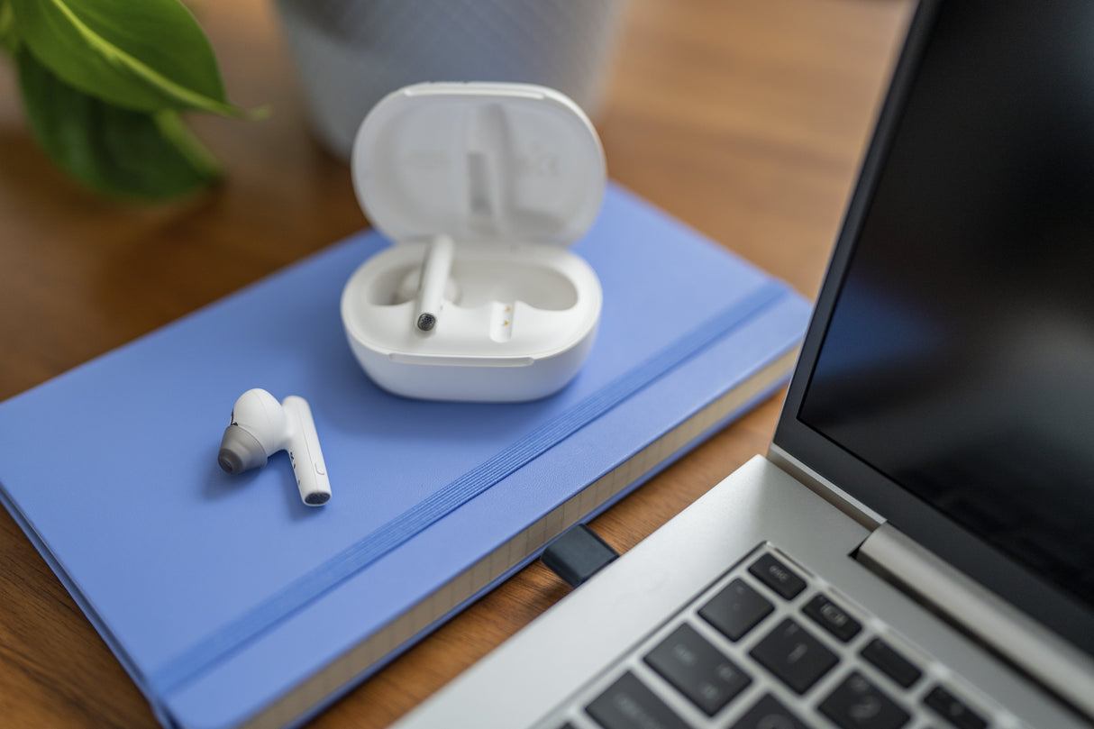 Poly Voyfree 60/60+ Wht Earbuds [2]