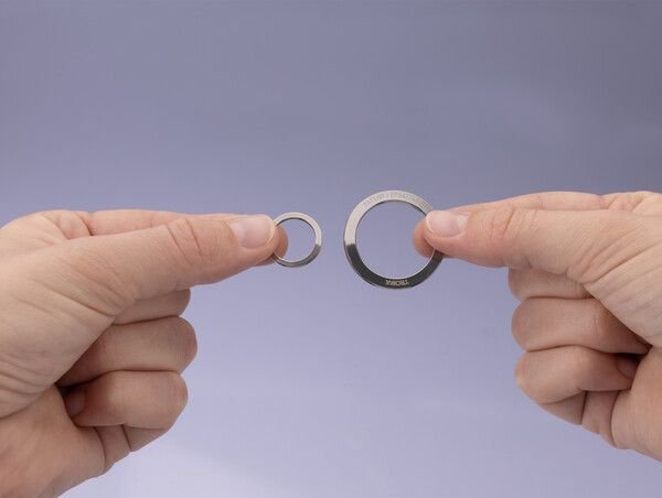 Llavero Troika Nail Guard De Anilla Plata, Acero Inoxidable