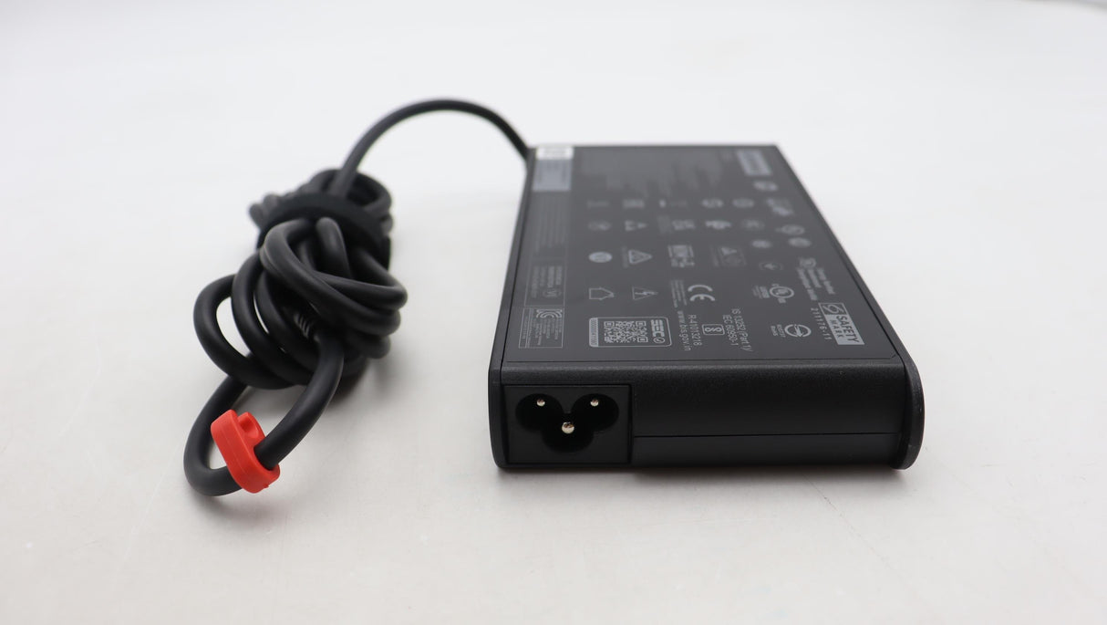EAN 5715063311493 - Lenovo 5A10W86327 adaptador e inversor de corriente Interior 135 W Negro imagen 6