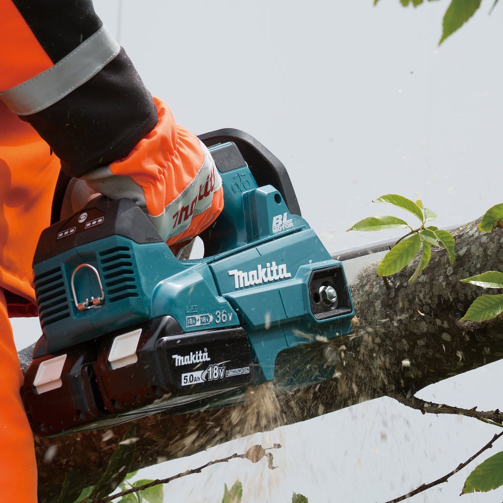 EAN 0088381884440 - Makita DUC256Z motosierra Negro, Azul imagen 2