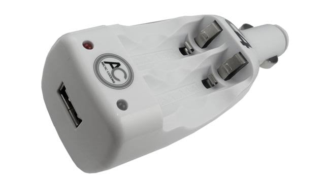 Arctic C4. Cargador Mechero Coche. 2 Pilas+Usb