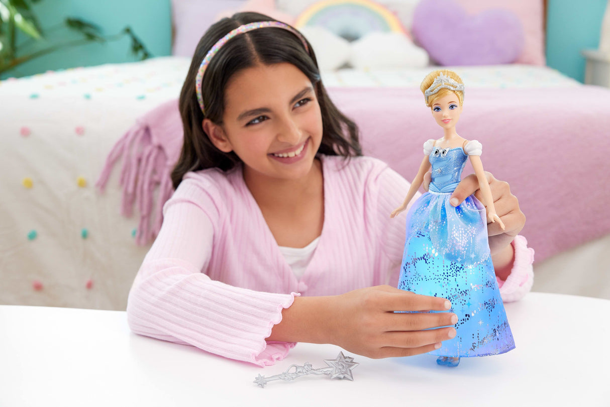 Mattel Disney Prinzessin Cinderella-Modepuppe Im Bezaubernden Ballkleid (Mit Licht Und Geräuschen) Jbf94