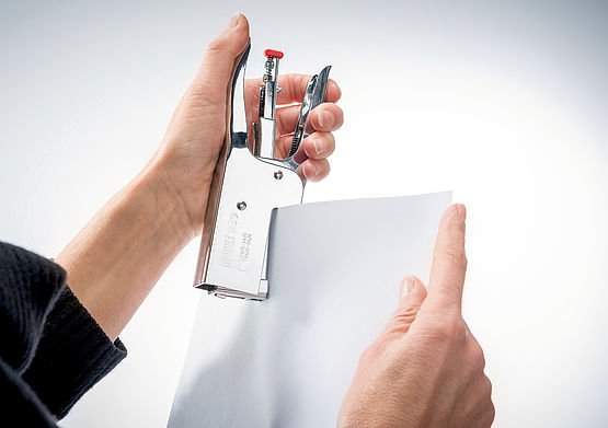 Novus Grapadora De Tenaza B 39 Ergonómica Metal Cromado Plata