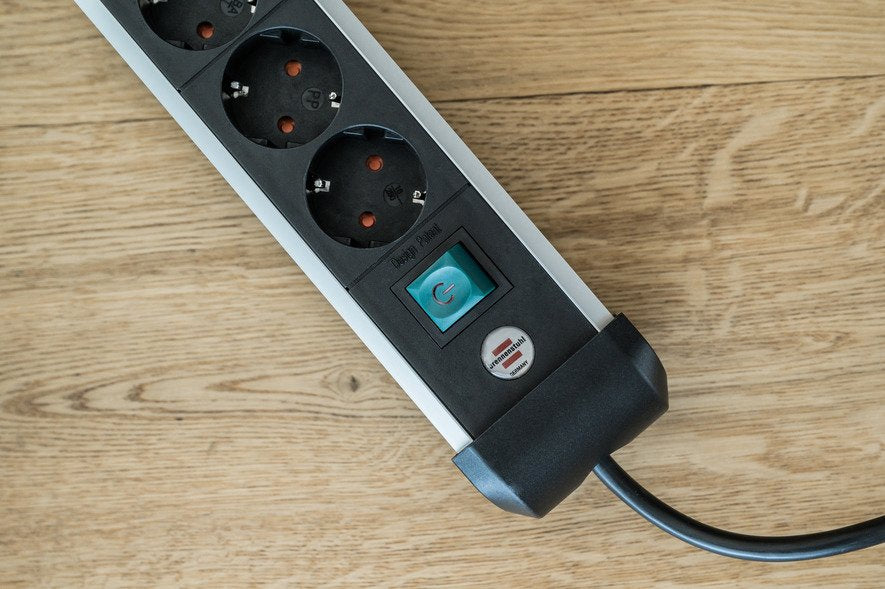Regleta Brennenstuhl Premium-Alu-Line De 6 Contactos (Negro/Plata, 3 Metros, Con Interruptor De Seguridad)