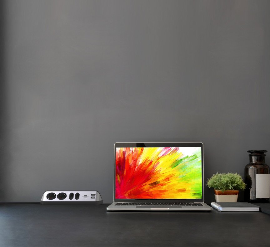 Brennenstuhl Estilo Eckstedoleiste 4-Fach Schwarz