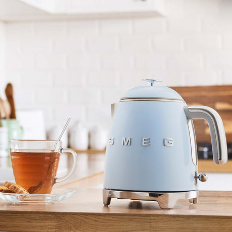 EAN 8017709302191 - Smeg KLF05PBEU tetera eléctrica 0,8 L 1400 W Azul imagen 5