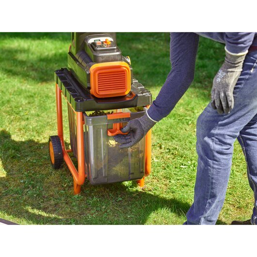 EAN 5035048706824 - Black & Decker BEGAS5800-QS triturador de césped 2800 W 45 L imagen 13
