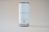 EAN 8017709353148 - Smeg MFF02WHEU espumador o calentador de leche Calentador/espumador de leche automático Blanco imagen 26