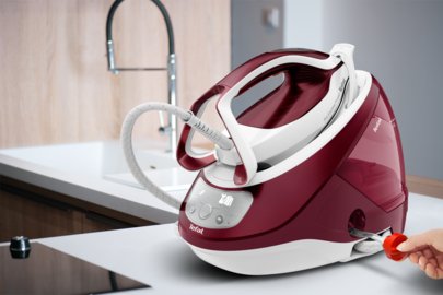 Estación De Planchado A Vapor Tefal Gv9220 2600 W Durilium Airglide Autoclean Suela Burdeos, Blanco