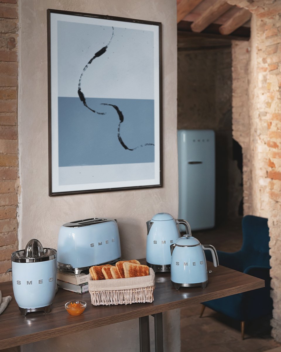 EAN 8017709302191 - Smeg KLF05PBEU tetera eléctrica 0,8 L 1400 W Azul imagen 15