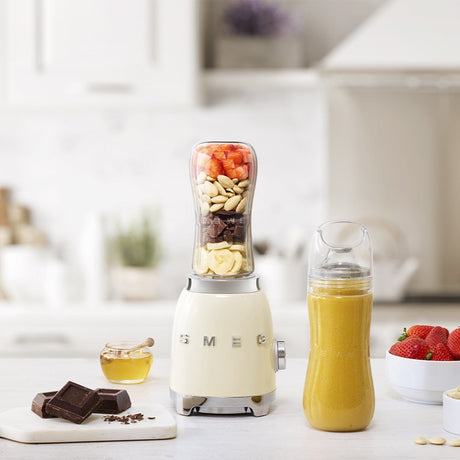 EAN 8017709313005 - Smeg PBF01CREU licuadora 0,6 L Batidora de vaso 300 W Crema de color imagen 5