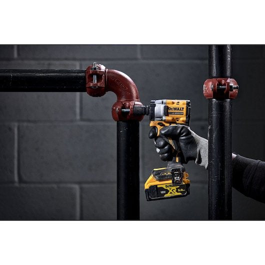 EAN 5035048743836 - DeWALT DCF922P2T-QW atornilladora de impacto con batería 1/2" 2500 RPM 610 Nm Negro, Amarillo 415 W 18 V imagen 2