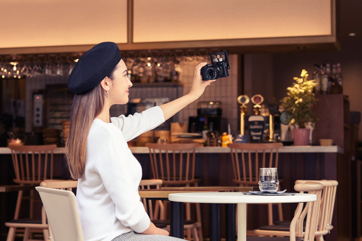 Sony Ilce-6400l CãMara Con Montura Tipo E Y Sensor Aps-C Cuerpo + Lente Zoom Potente De 16-50mm