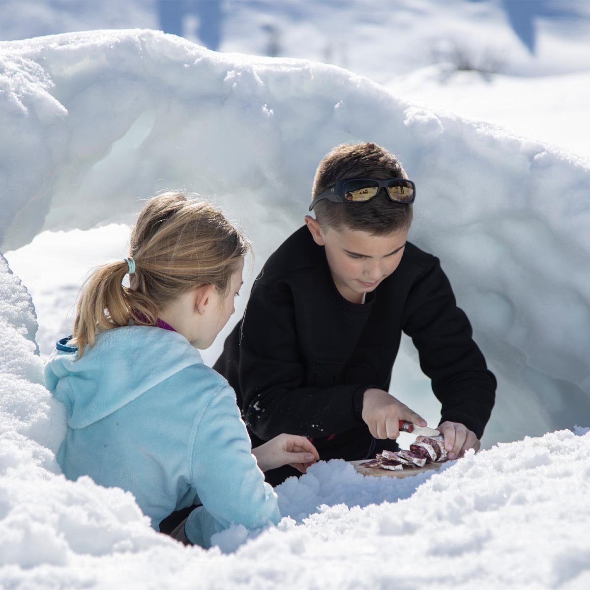Opinel Navaja Outdoor Junior Azul Nº07 Con Silbato Hasta 100 Db, Hoja De 7,5 Cm Robusta, Punta Ligeramente Redondeada,