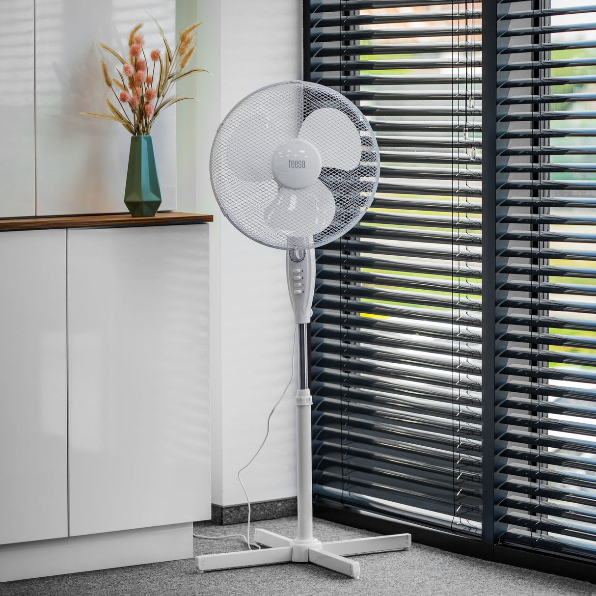 Ventilador De Pie Teesa Tsa8021 Con Temporizador, Blanco