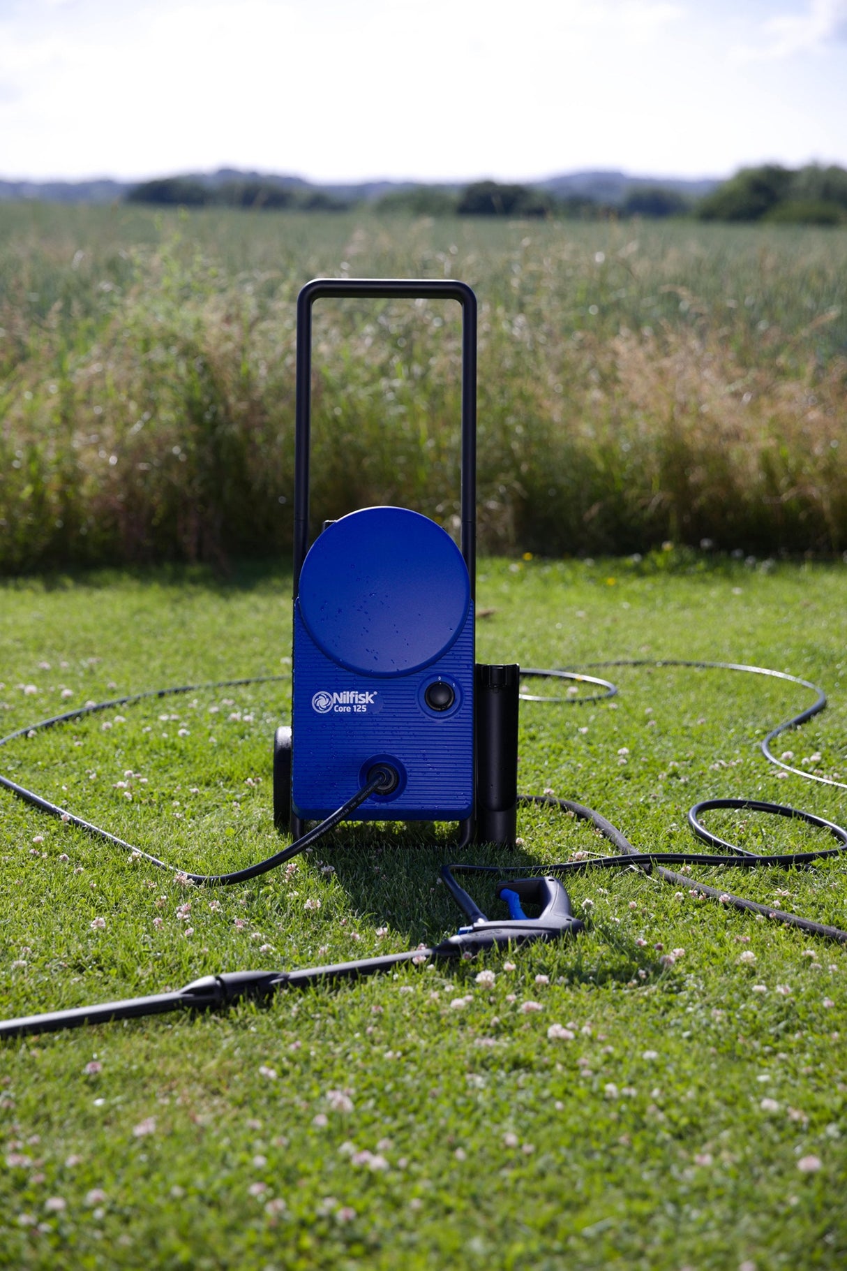 EAN 5715492223619 - Nilfisk Core 125-5 Limpiadora de alta presión o Hidrolimpiadora Vertical Eléctrico 438 l/h 1400 W Azul imagen 2