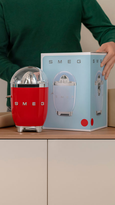 EAN 8017709318925 - Smeg CJF11RDEU prensa de cítricos eléctricos 70 W Rojo imagen 18