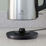 EAN 7332543758142 - Electrolux E3K1-3ST tetera eléctrica 1,7 L 1850 W Acero inoxidable imagen 9