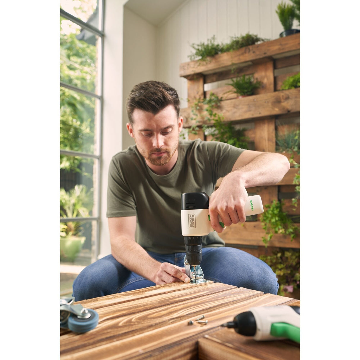 Taladro Atornillador A Batería Black+Decker Reviva, 12 Voltios Blanco/Negro, Batería De Ion De Litio Integrada 1,5 Ah Revdd12c-Qw