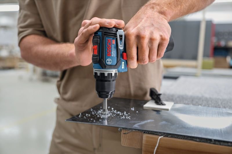 Bosch Professional Taladro Atornillador Inalámbrico Gsr 12v-32 Professional, 12 Voltios Azul/Negro, Batería De Ion De Litio 2,0 Ah + 4,0 Ah, Juego De Accesorios De 40 Piezas, L-Boxx 06019n7005