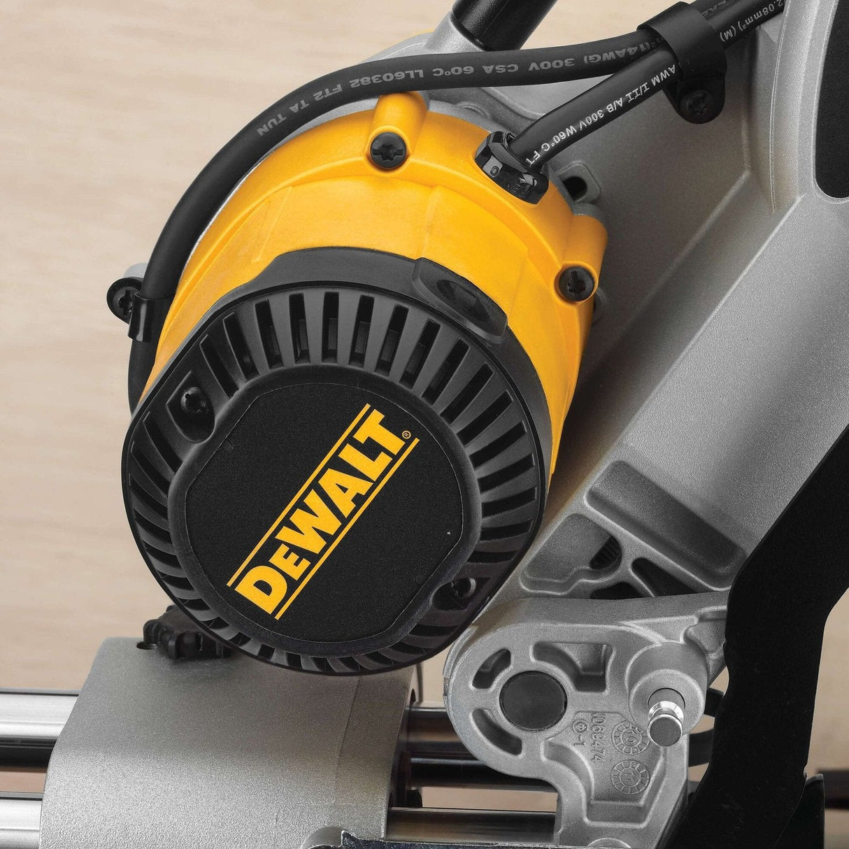Dewalt Ingleteadora Telescopica Dws780-Qs (1675w; 305 Mm)
